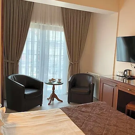 Hotell Ana 3*