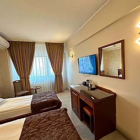 Ana Hotell
